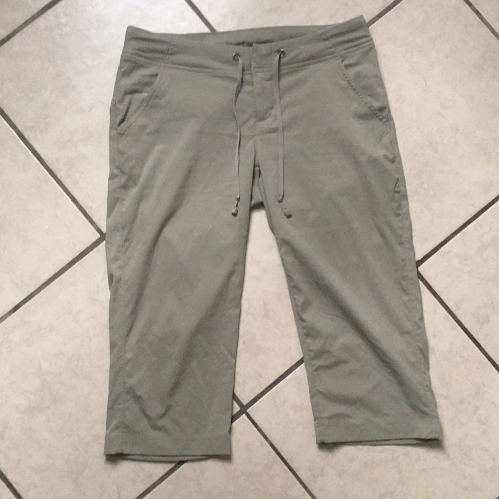Women’s size 4 Columbia capris